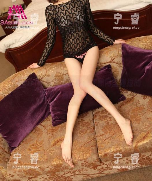 3Agirl-欧蜜 3Agirl - 欧蜜的写真:在黑网里碰撞的眼神,那叫一个默契!