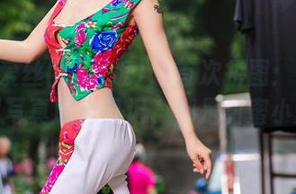 AISS爱丝(黄金版) – 首次拼图：若兮的定制写真旅行日记，都是甜蜜小意外
