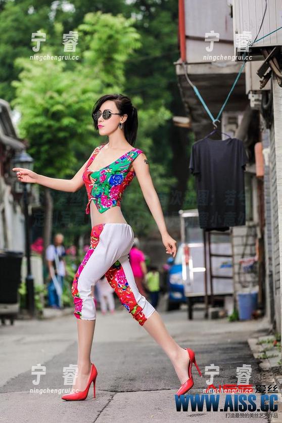 AISS爱丝(黄金版) - 首次拼图：若兮的定制写真旅行日记，都是甜蜜小意外