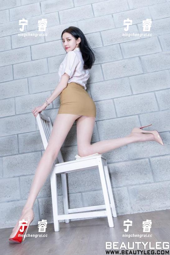 Beautyleg-Bella Beautyleg - 小小内衣,大大诱惑,Bella的套图通过免费通道走入你的视野。