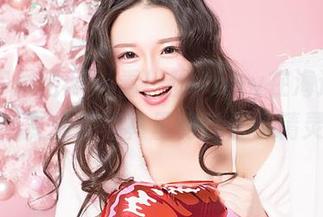 GIRLT果团网 – 看！甜Abby在海边，无意间变成了写真里的背景小精灵。
