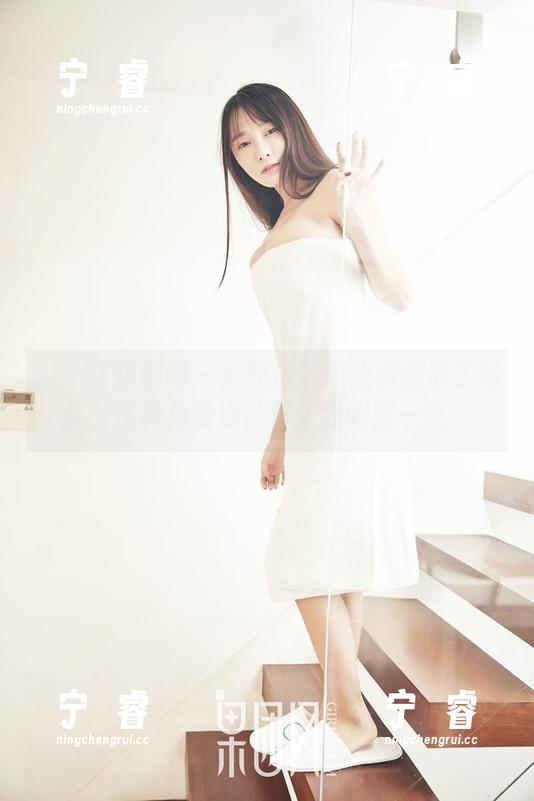 GIRLT果团网 - 莫雅琪的职业装摆脱了枯燥，这种免费资源真让我眼前一亮。