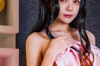 睡衣也能这么高级吗？Hachi小芭的在线原图挑战你对居家服的想象。