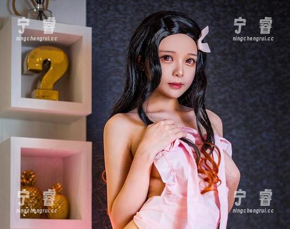 Hachi小芭 睡衣也能这么高级吗?Hachi小芭的在线原图挑战你对居家服的想象。