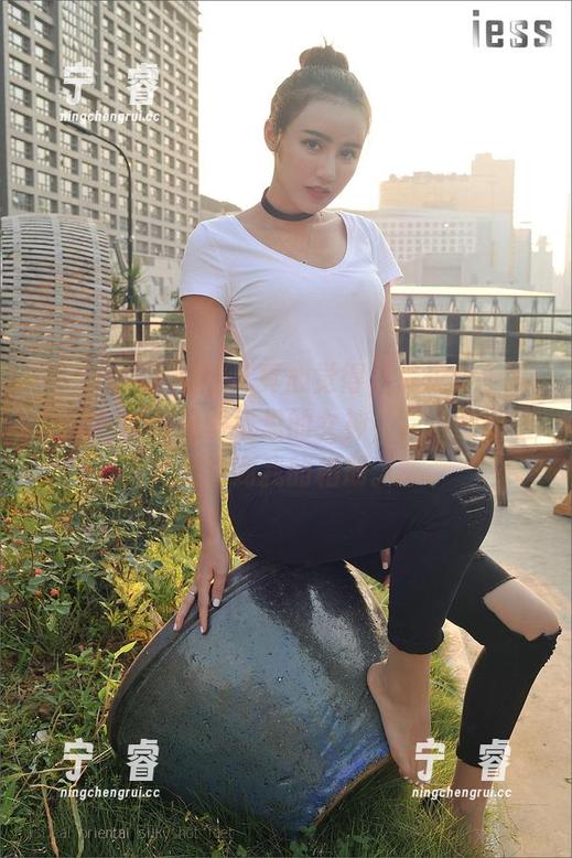 IESS异思趣向-美子 IESS异思趣向 - 真心觉得,美子穿上高跟鞋,真的是壁纸里的女神,我只想默默发送到我的相册。