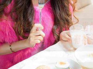 MiStar魅妍社 – 免费图册：当修女遇上FoxYini孟狐狸，谁更有福气？