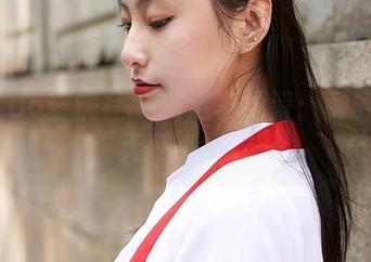 MiiTao蜜桃社 – 精选李颖诗：制服里的“无辜小模样”