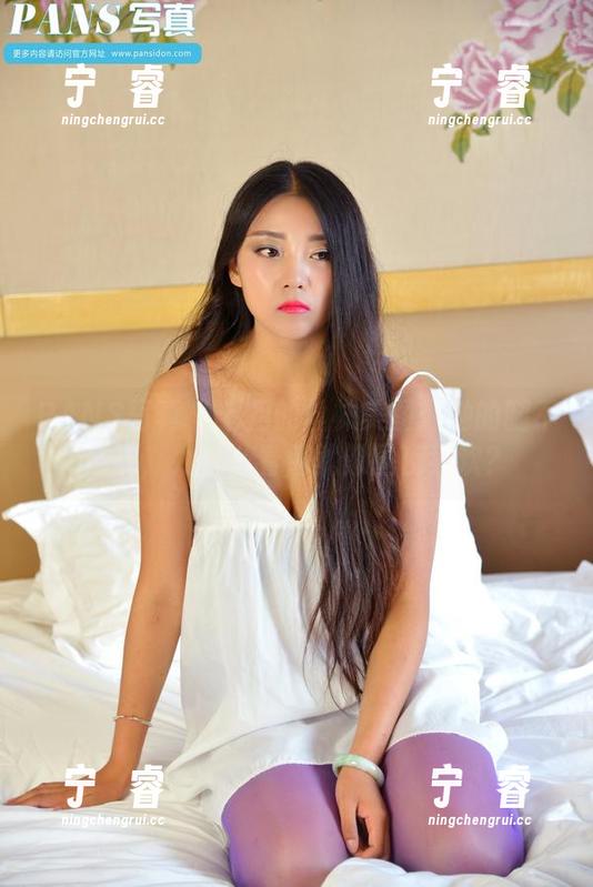 PANS写真 - 七月的丝袜美图：她的腿不成钢，为什么看着就像昼夜狂欢？