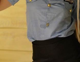 你看，ROSI这次玩得挺大胆，空姐制服写真，来点不一样的吧？