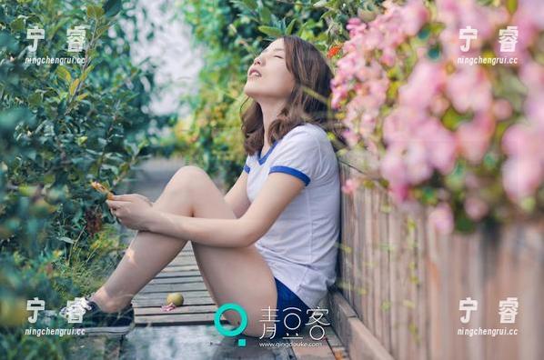 TGOD推女神-尤美Yumi TGOD推女神 - 私拍时间到!尤美Yumi和她那件值得争夺的毛衣图集