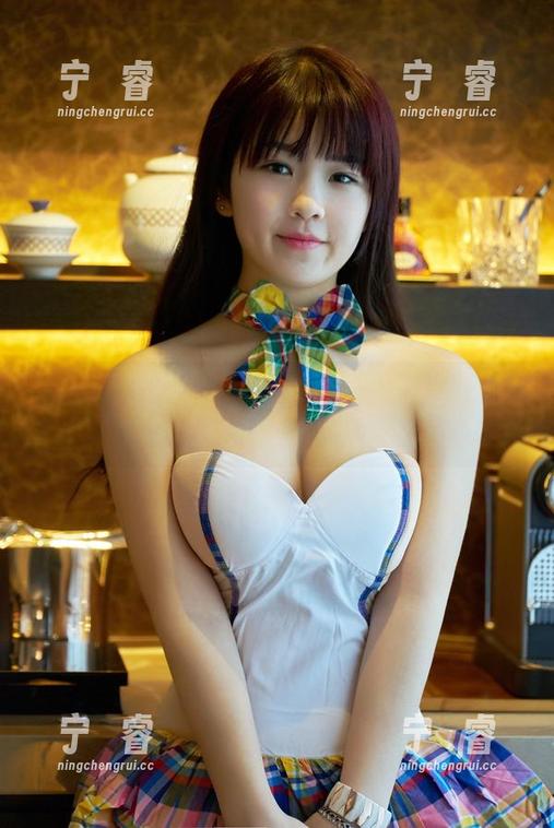 TuiGirl推女郎 - 胡允儿黑白私拍里的每个细节，都透露着你想不到的美好。