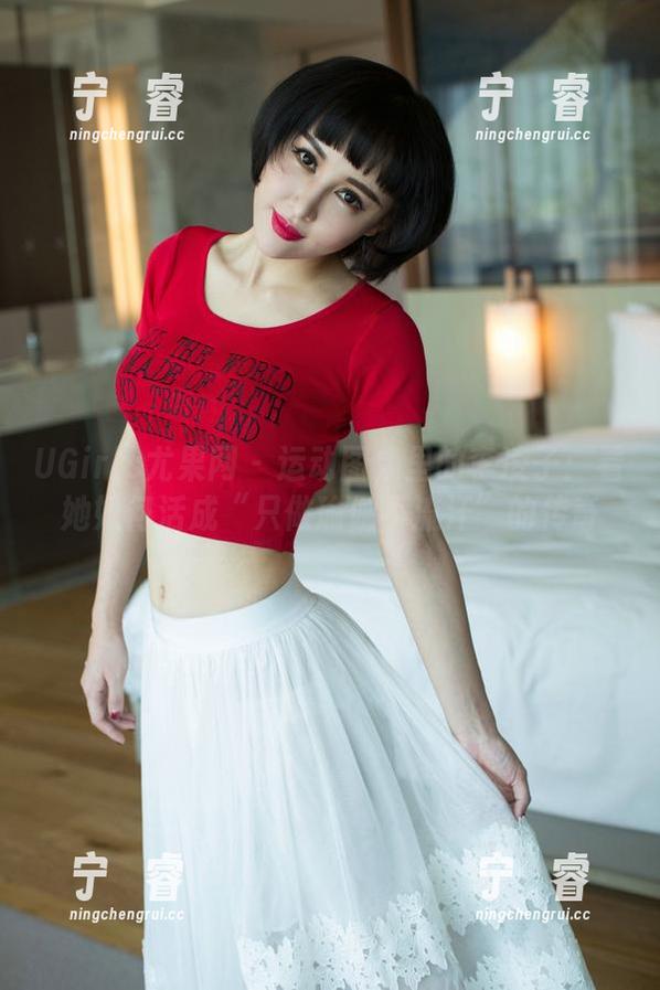 UGirls尤果网 - 运动图集里的李凌子：看她如何活成“只做瑜伽不流汗”的传奇
