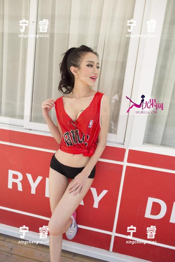 UGirls尤果网-陈幼伊 UGirls尤果网 - 陈幼伊写真:当职业装顺滑却又那么无趣