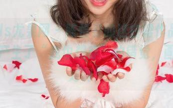 UGirls尤果网 – 陈怡曼的这白裙作品，竟让我产生了“我也想穿”的错觉，画风不对啊！