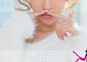 UGirls尤果网 – 覆盖了汁液的甜蜜，黛熙儿的写真原图似乎深藏着可能会融化的夏天。