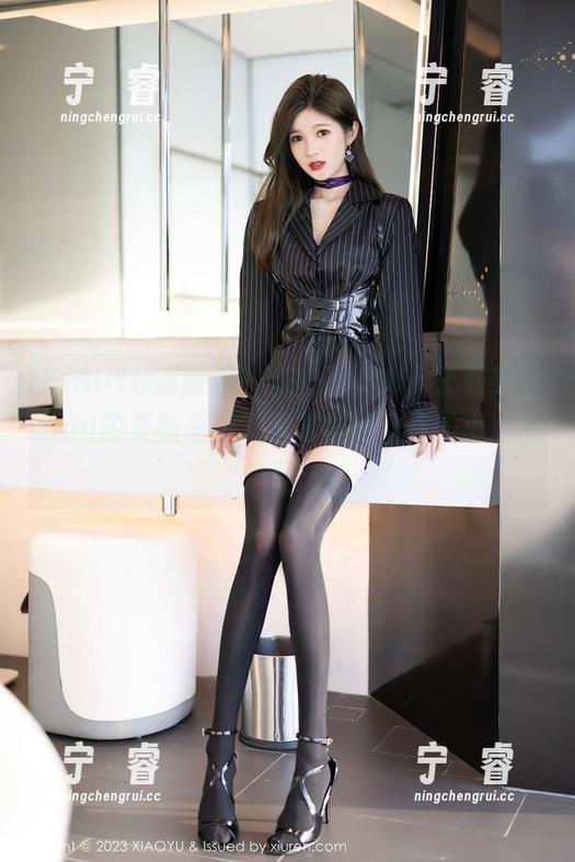 XIAOYU语画界 - 灰丝写真集，王馨瑶yanni的更新来了，是时候调动你的小心心了！