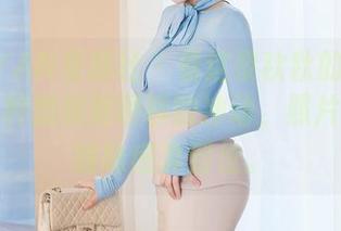 XINGYAN星颜社 – 看这黎秋秋的修女写真，一种想和她聊聊的冲动，照片传递的暧昧感真到位。