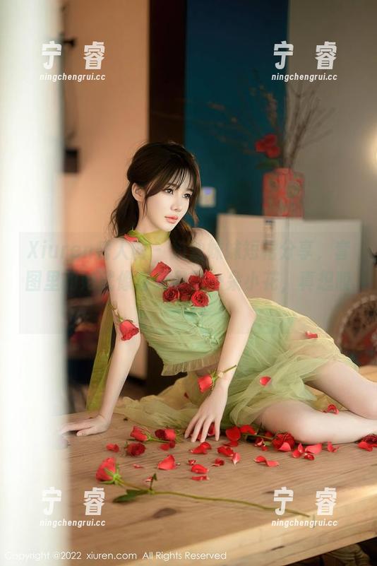 Xiuren秀人网-奶油妹妹 Xiuren秀人网 - 奶油妹妹短裙分享,套图里的她就像春天里的一朵小花,真想咬一口!