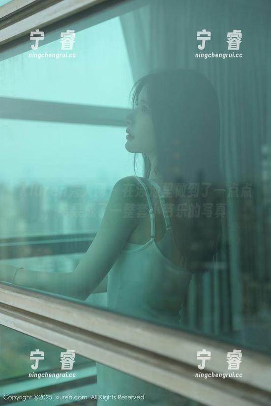Xiuren秀人网 - 在泳池里做到了一点点，结果成了一整套小芭乐的写真
