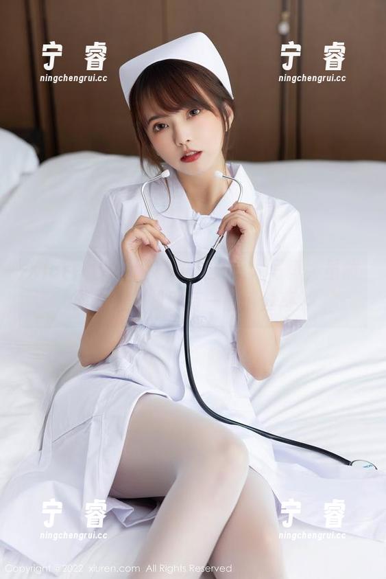 Xiuren秀人网 - 林文文双人写真，虽然两个人，却别有一番孤独感。