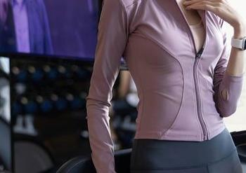 Xiuren秀人网 – 免费领取梦灵儿Mini的制服写真，真想自己也能穿上去！