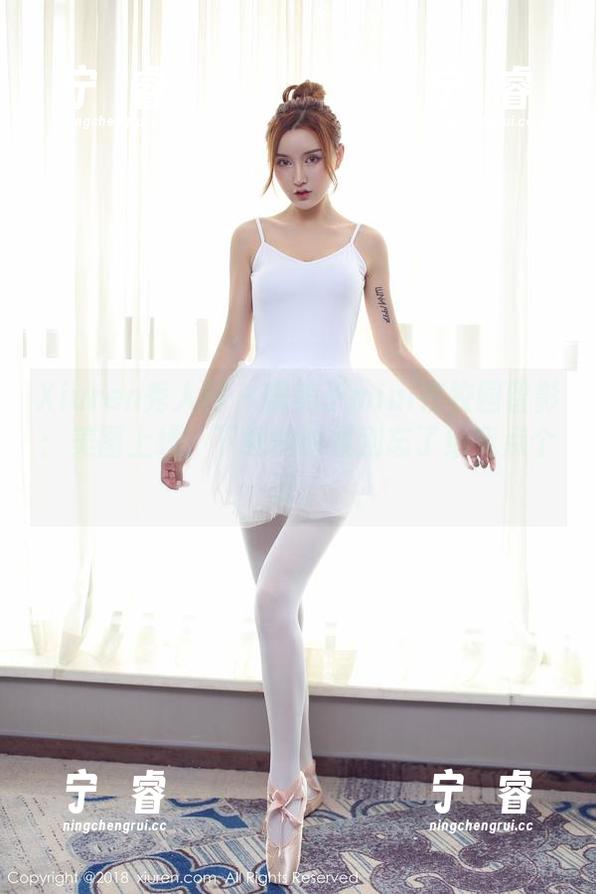 Xiuren秀人网 - 糯美子mini在校园留影：美图上线，下载的时候别忘了给我点个赞。