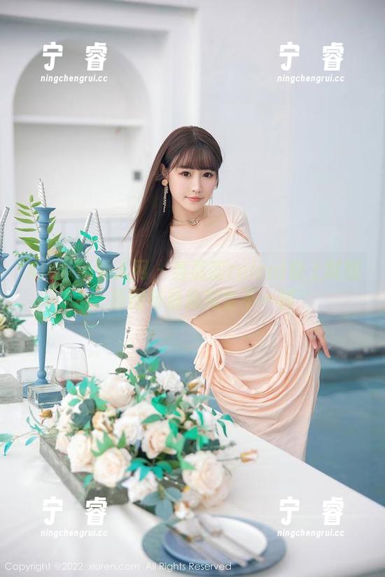 Xiuren秀人网-蕊蕊ruirui Xiuren秀人网 - 当蕊蕊ruirui穿上制服,原图与精选完全不一样