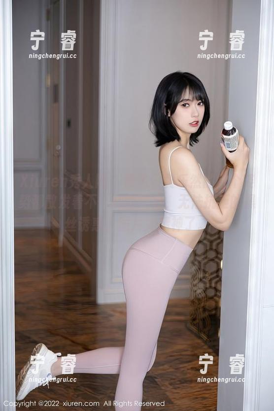 Xiuren秀人网 - 原图中黄乐然的每个姿势都散发着不一样的气息，无法抗拒的黑丝诱惑，图片太精神了。