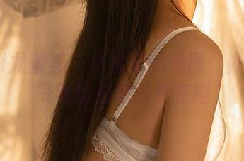 YouMi尤蜜荟 – 小尤奈的美图：办公室的气氛比想象的更有趣