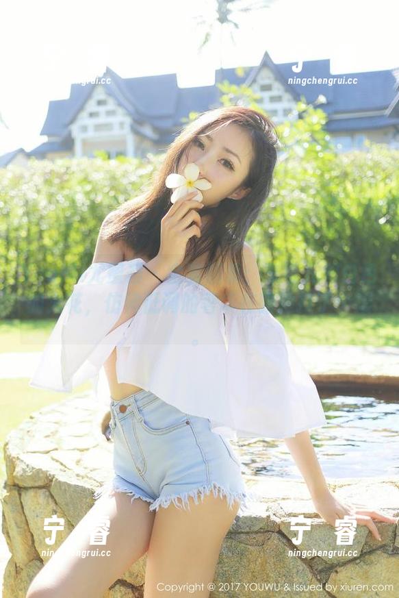 YouMi尤蜜荟 - 全套图集：朱可儿和白色的火花，仿佛低调的奢华在路边打了个滚。