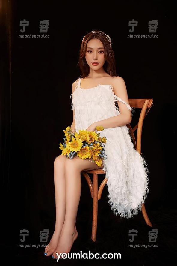 YouMi尤蜜荟 - 黄乐然水手服的原图，其实我觉得她更适合当一天海盗…壁纸版你们怎么看？