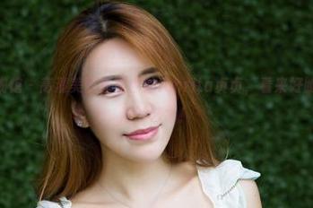 YouWu尤物馆 – 高清美腿套图中的Amrita贞贞，看来好腿也是一种无形的艺术！