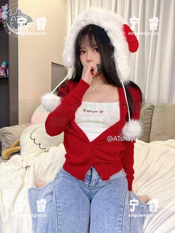 at鲨鱼的甜心，以原图为鉴，壁纸选择挺随便，心思莫名啊。