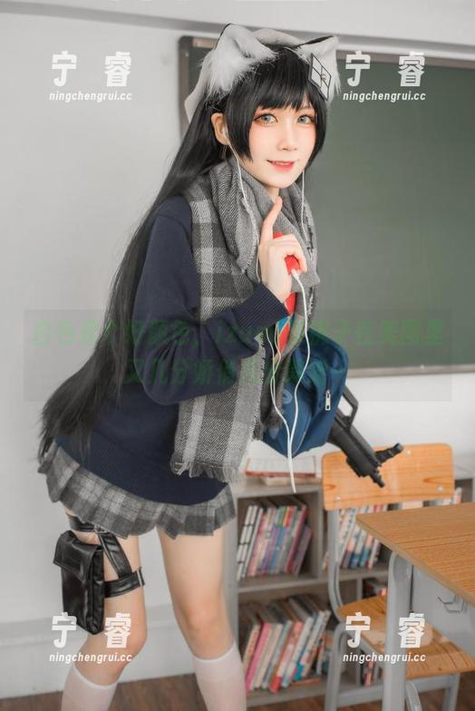 白色是个好颜色，izumi泉桃子在美图里又几分娇俏几分静谧～