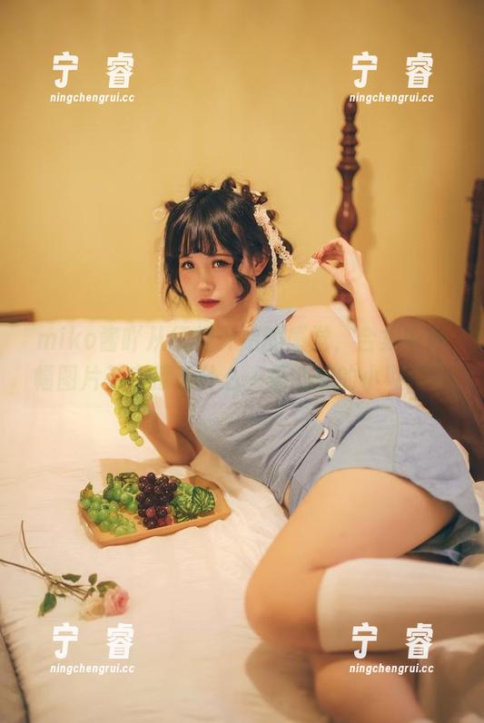 miko酱吖从红裙开始的感觉，合集中每幅图片都在撩动什么…是心底的小期待？