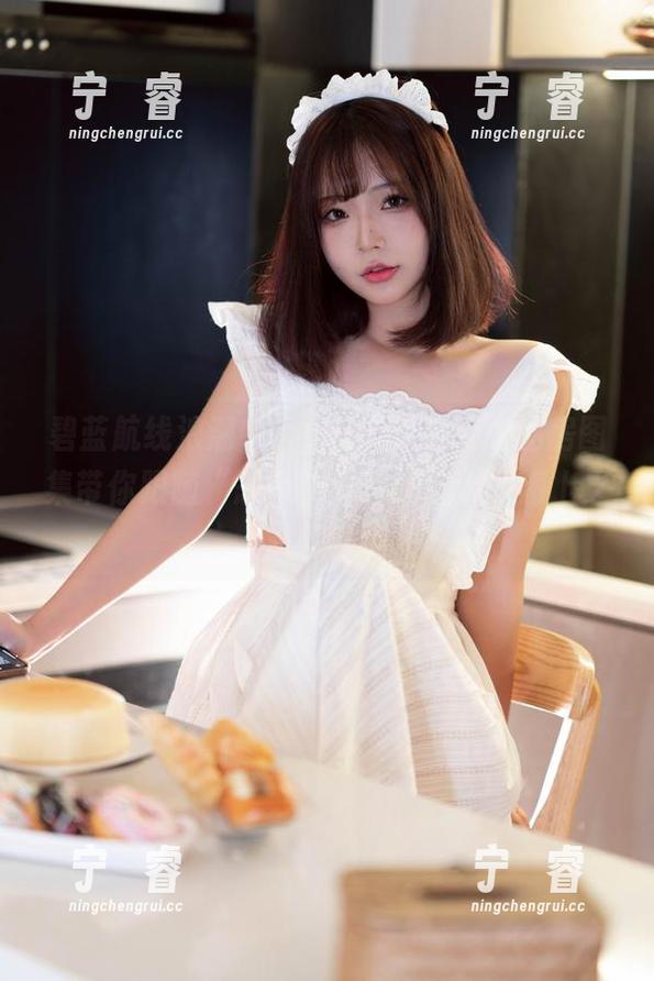 碧蓝航线浪潮中，yuuhui玉汇的私房图集带你跟随“恶毒”开一趟迷人的海上之旅！