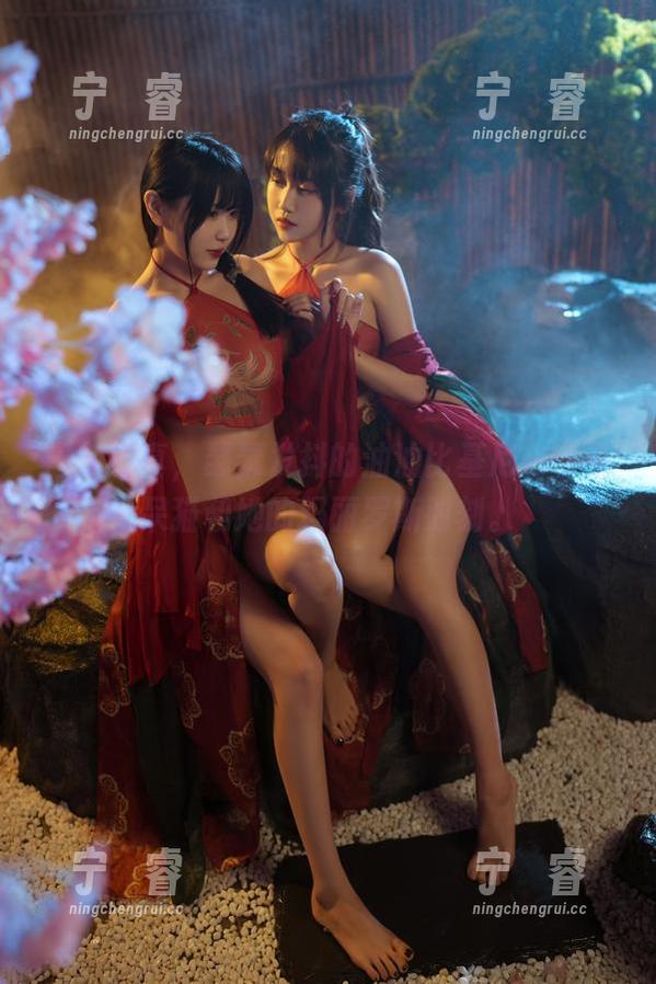 最新写真，瑟瑟发抖的油油比基尼——不呆猫和她的玛丽罗斯时刻。