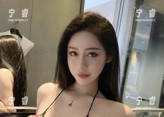 不爱笑的赛琳 微密圈 - 思考一下:不爱笑的赛琳的高跟鞋,图包里的每一帧都在挑逗你的视线!