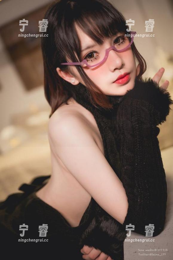 你十七鸽 圣诞期间,你十七鸽的cos图片集,嚯,这姿势让我想起小雪人了