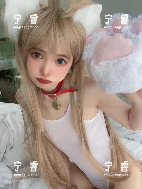 倦倦喵的全套写真值得每一位“女同事”学习和模仿。