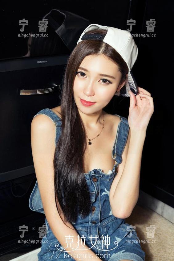 克拉女神 - 在周迪的水手服套图中，挑剔一点的眼光都变得温柔了，美图就是这关系。