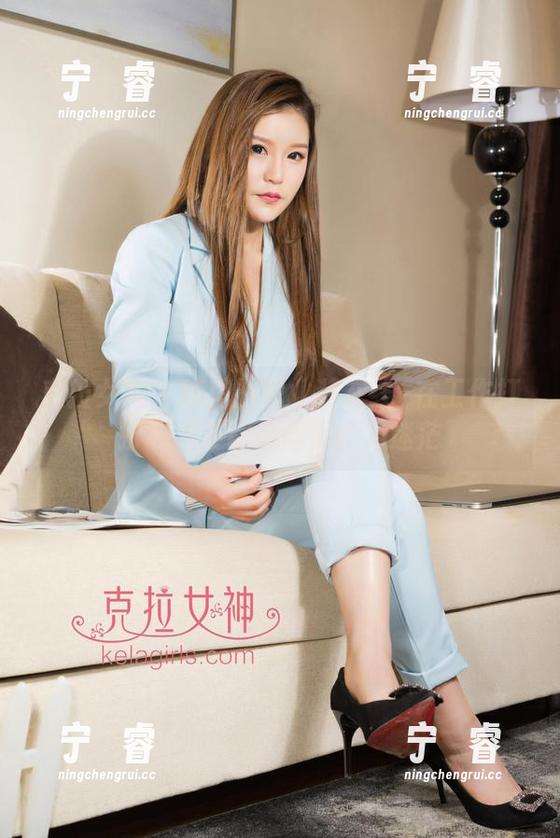 克拉女神-陈莹 克拉女神 - 陈莹的职业装在线–在工作打扮和朋友圈之间徘徊的迷茫
