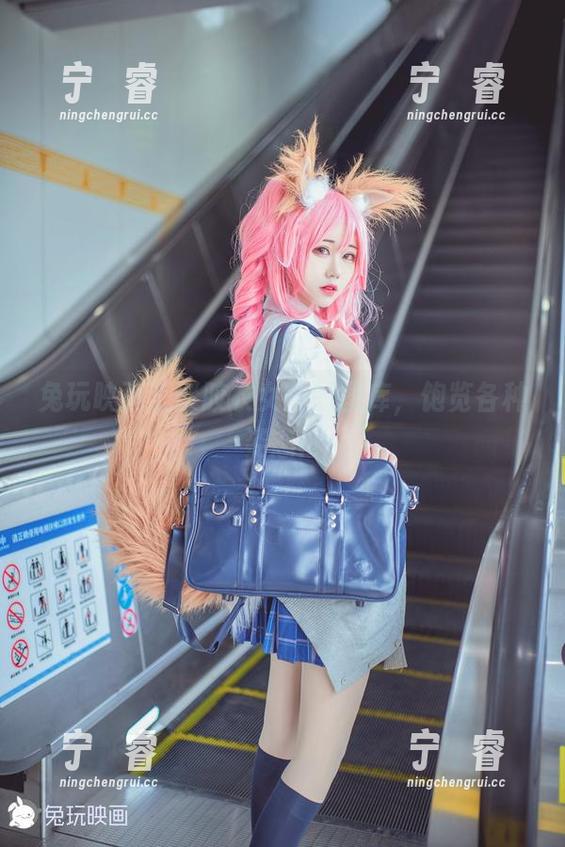 兔玩映画汇聚胶衣女仆的图库，饱览各种姿态！
