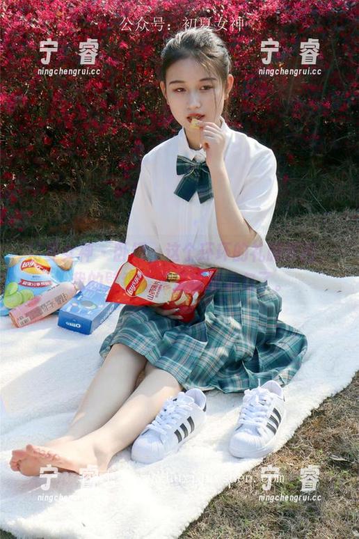 初夏女神 - 卧槽，这个环环的礼服原图，我的壁纸需求直接被承包了。