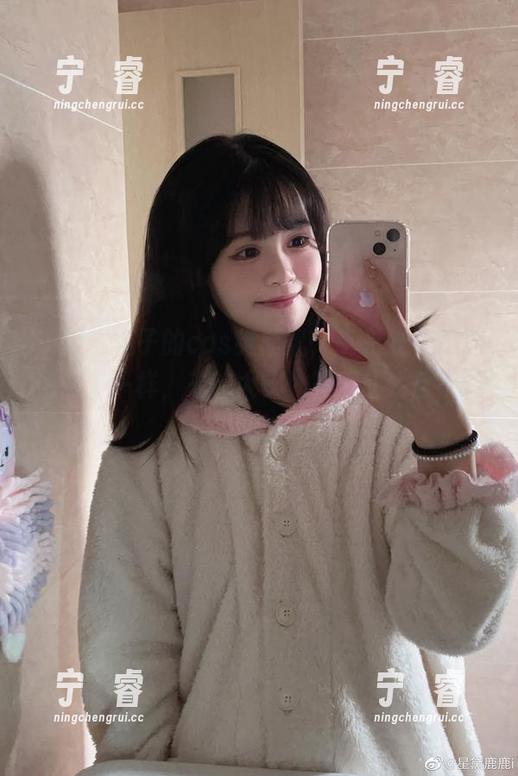 千反田鹿子 千反田鹿子的cos英梨梨,皮衣效果和吃了辣椒一样,来的太快,简直让我目不暇接!