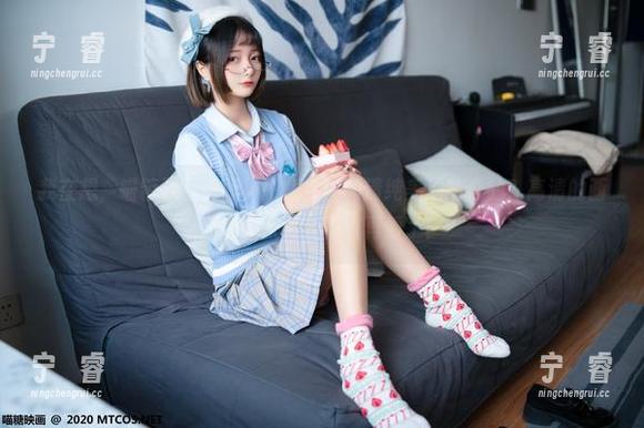 我在想，喵糖映画是怎样把兔女郎和清纯美眉结合的？高清的画面实在太美，不敢再看了！