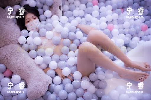 大梨子不是御姐的教室？分享的图片不如让人关注到她！