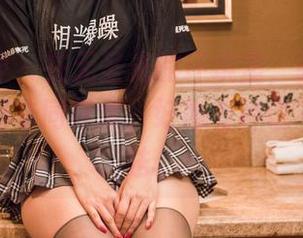 头条女神 – 在无圣光的环境里，张梓柔的女仆显得非同寻常，好像有种说不出的想法。