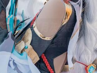 即使在浴缸里，如月灰似乎也拥有自己的光环，私房写真让我眼前一亮。