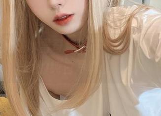 你以为这是冰雪奇缘？不，这只是安食Ajiki的纯白写真图包！